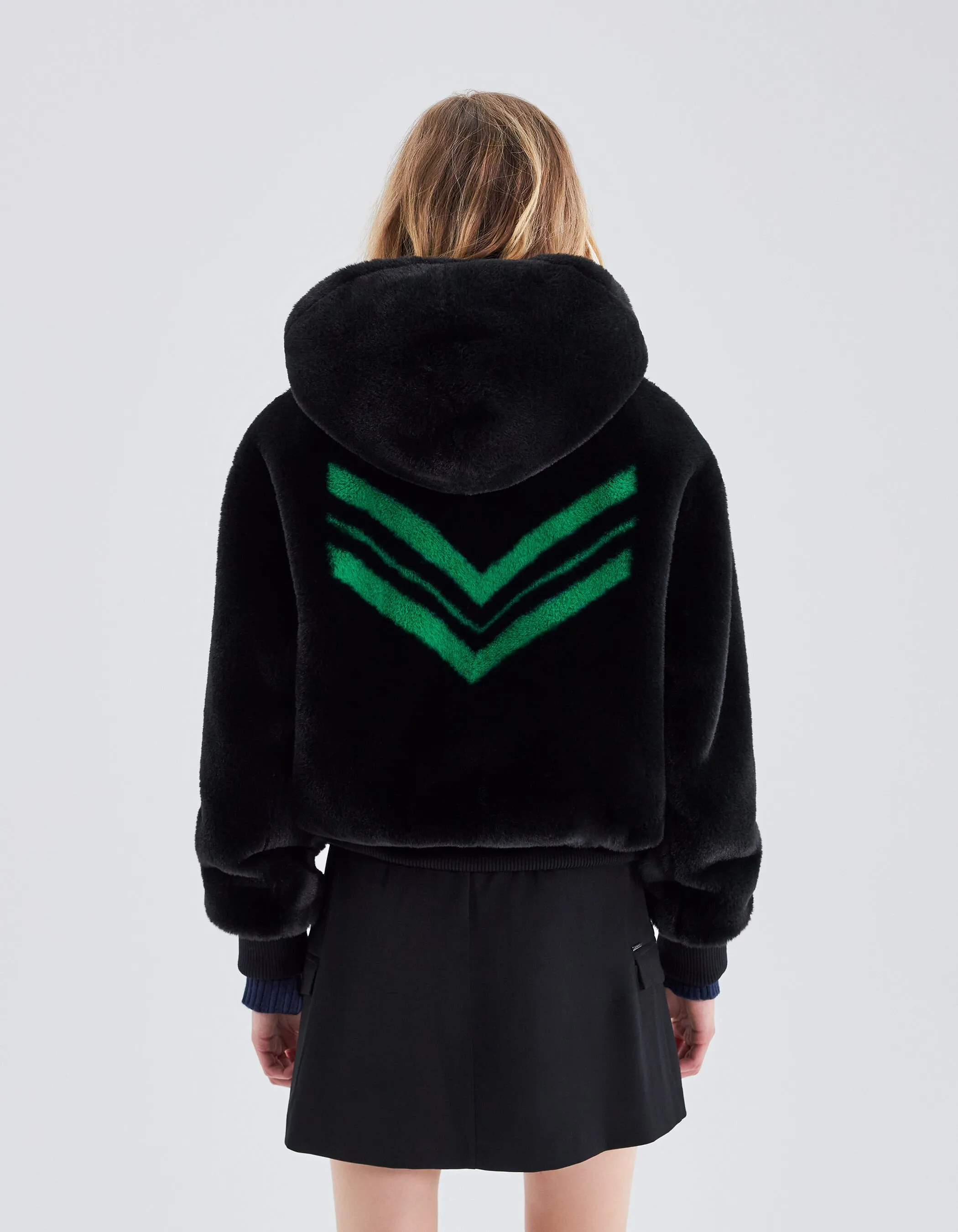 Blouson noir à capuche chevrons verts au dos Femme