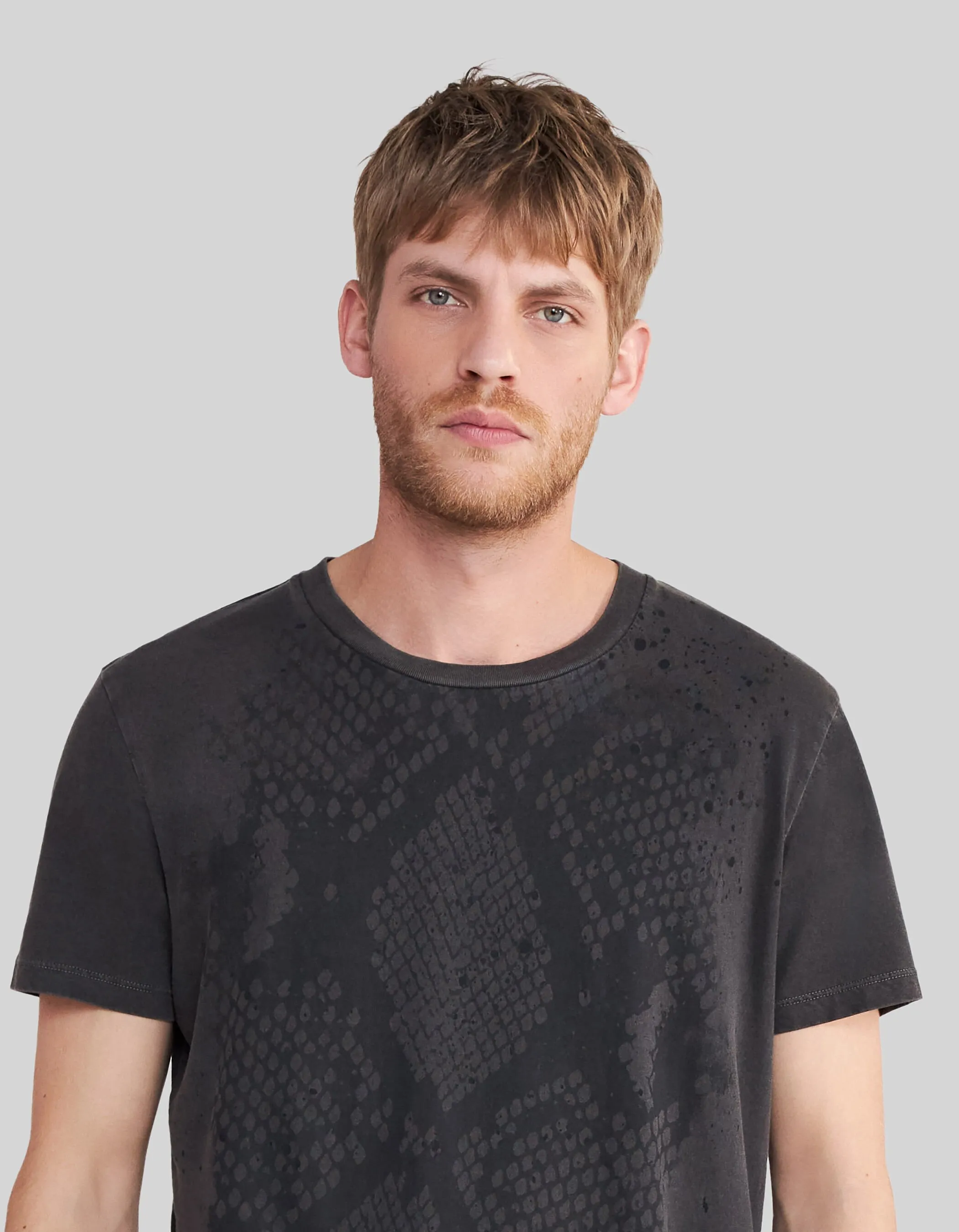 T-shirt café noir motif effet serpent Homme